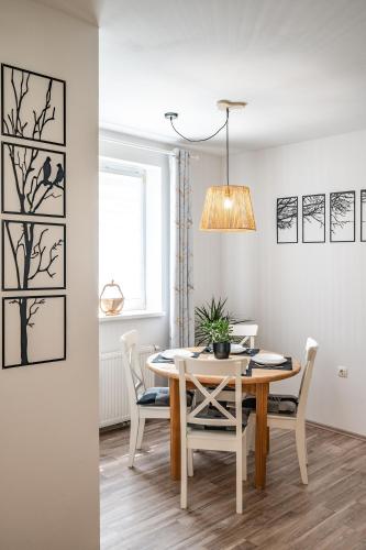 Iekārtas, Apartma med krošnjami (Apartma med krosnjami) in Bohiņsko Jezero