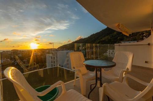 C129 Panoramic 2BR Ocean View Near Beach & Dining