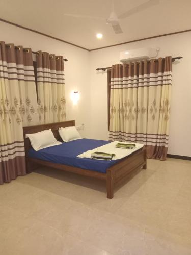 Deluxe Double Room with Sea View image 2