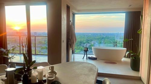 Designer City Apartment - Central Rotterdam - Walk Everywhere in Rijswijk