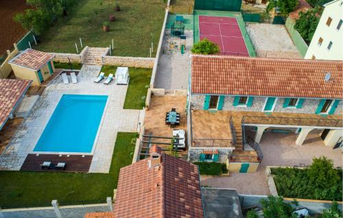 Cozy Home In Gornje Rastane With Sauna