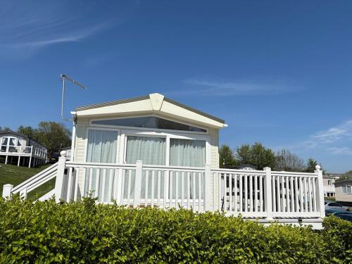 2 Bedroom Mini Lodge, Wi-Fi, Parking, Bath