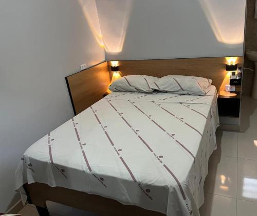 Hotel Tropicália próximo a 25 de março , Brás e Bom Retiro Com estacionamento conveniado ao lado do hotel, Sao Paulo (photo 6)