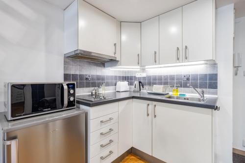 Charming Loft Studio Near Metro & Old Town, Прага (фото 6)