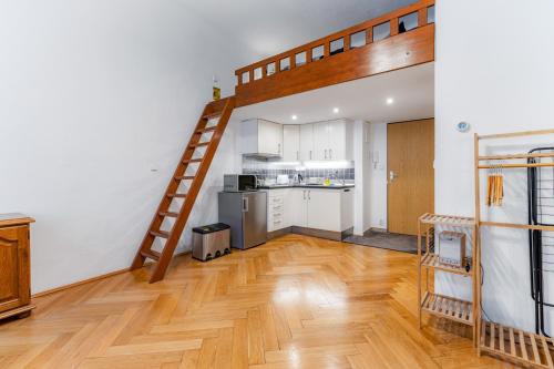 Charming Loft Studio Near Metro & Old Town, Прага (фото 5)