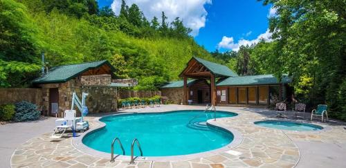 It's 5 O'clock Somewhere Hot Tub Theater Room FREE tickets each paid day Game Room WIFI!!! - image 3