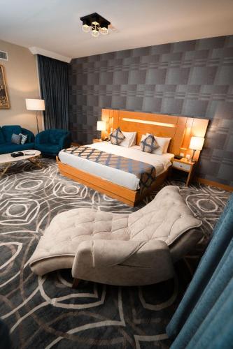 1 king bed, 1 sofa bed