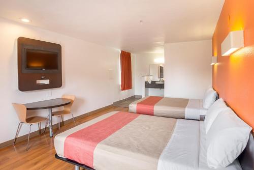 Motel 6-Grand Prairie TX - Near Six Flags Drive - image 5