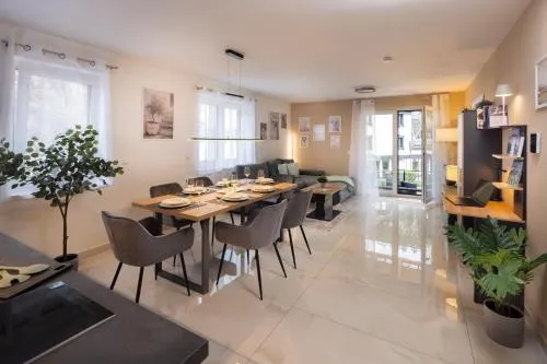 Blue Sky Flat, Apartment, 73qm, bis 6 Personen, Neubau Süd-Balkon mit Lounge-Möbeln, Schwarzwald-PLUS inkl 80 Gratis-Attraktionen täglich in Baiersbronn, Deutschland