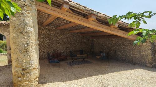 Beautiful Farmhouse with large swimming pool within walking distance of a charming, lively village in Goudargues