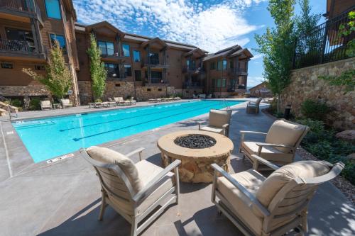 Pool, Hot Tub, Gym Juniper Landing 2 bedroom Canyons Retreat