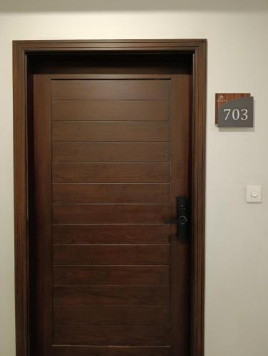 Executive 1BHK with Scenic Balcony View & Free Netflix - image 4