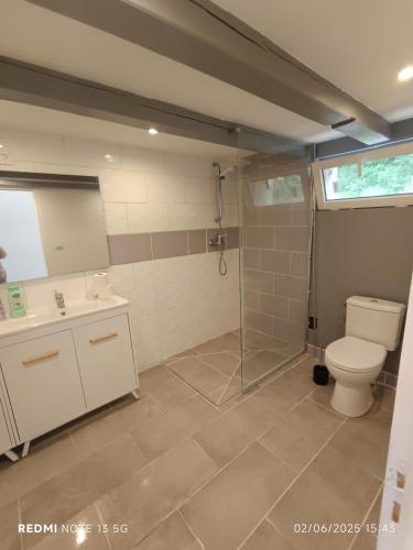 Le clos des Romarins Chambre JONQUILLE in Senmetra