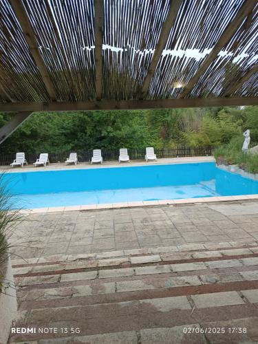 Le clos des Romarins Chambre JONQUILLE in Senmetra