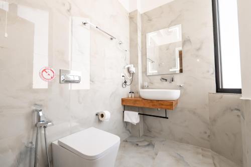 Superior Triple Room image 4
