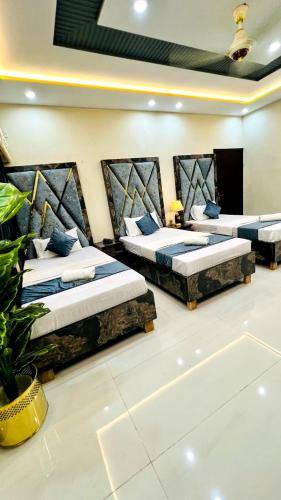 Hotel new royal palace – Lahore, WI