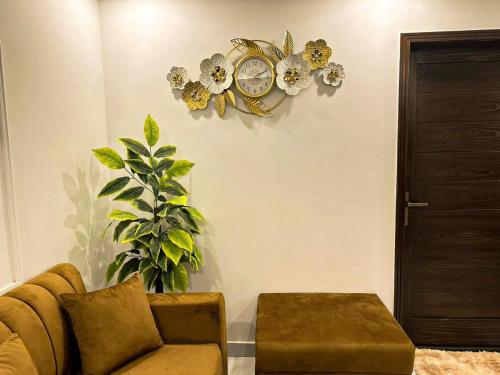 Apartment in Bahria Town Lahore, 1BHK with 2 ACs, 2 LEDs, Wifi, and Board Games, Лахор (фото 8)