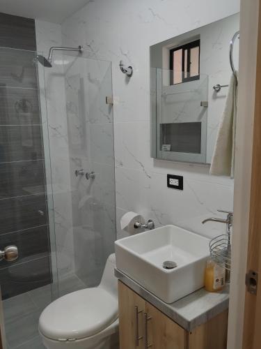 Double Room with Private Bathroom image 1