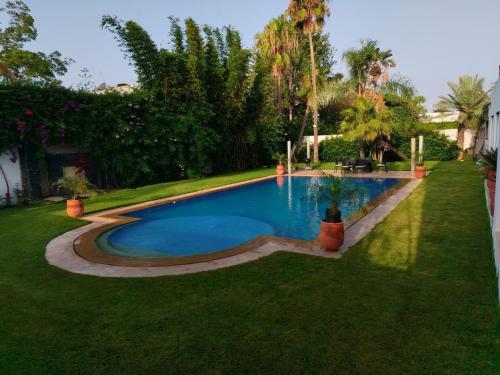 Luxury Villa with pool 6 min to Football Stadium CAF – khách sạn tại Rabat