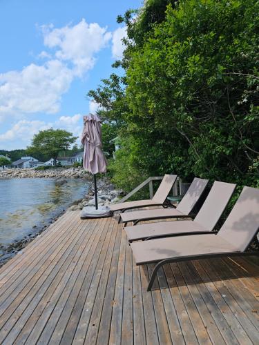 Kilátás, Oceanfront Garden Cottage - Gateway to Attractions and Towns, Private Cove Mooring in Western Shore