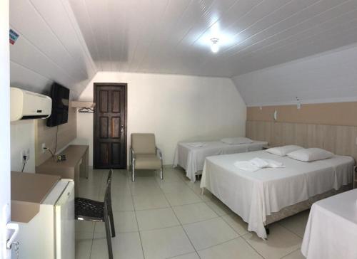1 double bed, 2 twin beds