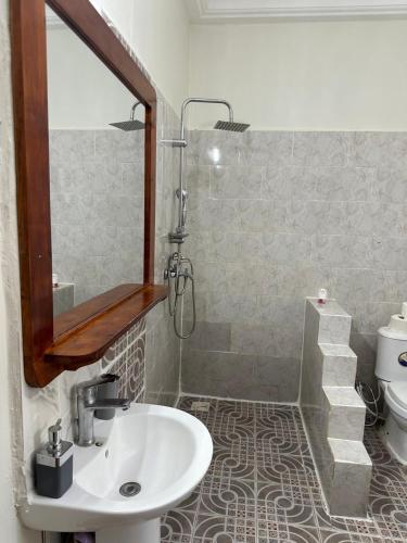 Kamar Mandi, Munas Apartments in Brufut