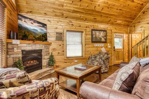 Smoky Mountain Escape 3BR3BA Cabin w Hot Tub Game Room & Resort Pool  WIFI Resort Pool - image 10