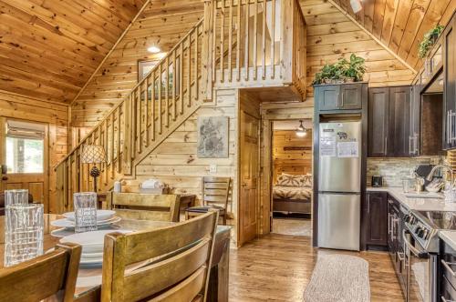 Smoky Mountain Escape 3BR3BA Cabin w Hot Tub Game Room & Resort Pool  WIFI Resort Pool - image 6