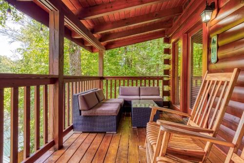 Smoky Mountain Escape 3BR3BA Cabin w Hot Tub Game Room & Resort Pool  WIFI Resort Pool - image 8
