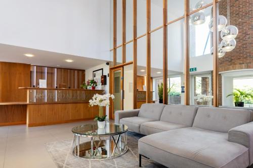 Stunning Studio Flat Minutes from Lewisham Station With View - image 9