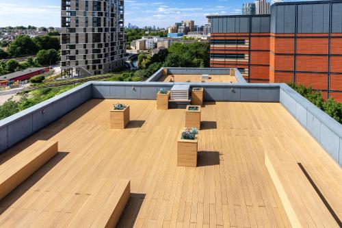 Stunning Studio Flat Minutes from Lewisham Station With View - image 7