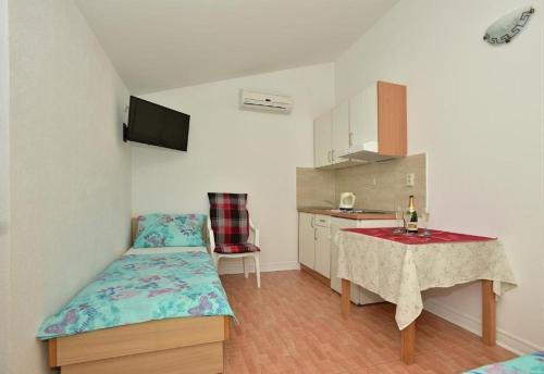 Studio with Balcony and Sea View image 3