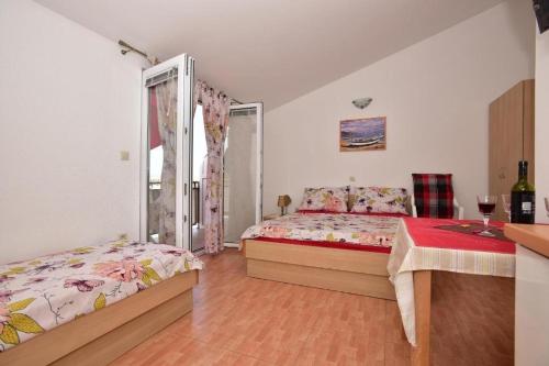Apartments with parking space Makarska - 24785 - image 2