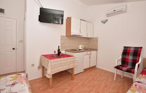 Studio with Balcony and Sea View image 3