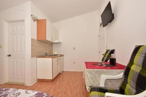 Studio with Balcony image 3