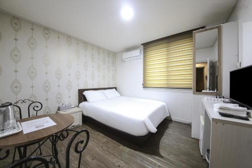 Hotel CL, Czedżu