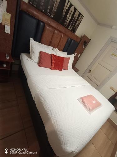 Double Room with Private Bathroom image 2