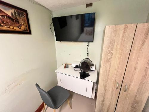Single Room with Private Bathroom image 3