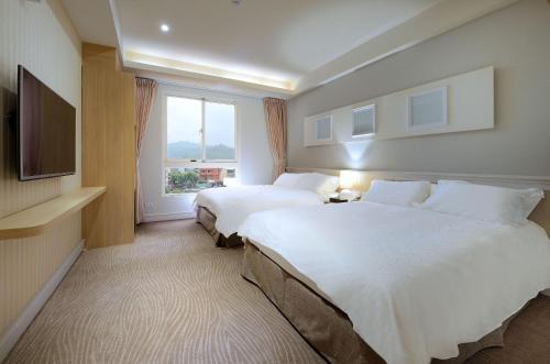 2 double beds