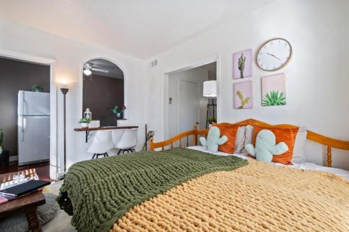 Springtime Oasis Sun Kised 1BR Near UofA near สวนพฤษศาสตร์ ทูซอน