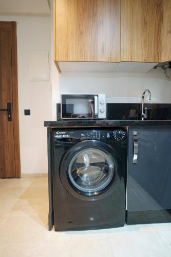 Central and Chic Apartment in the Heart of Casablanca Near To Station Tramway Abdelmoumen, Casablanca (fotografie 8)