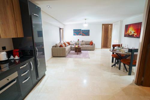 Central and Chic Apartment in the Heart of Casablanca Near To Station Tramway Abdelmoumen, Casablanca (fotografie 9)