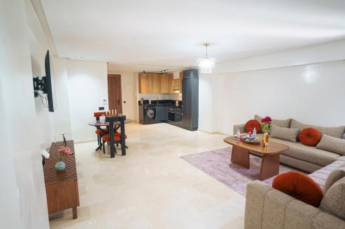 Central and Chic Apartment in the Heart of Casablanca Near To Station Tramway Abdelmoumen, Casablanca (fotografie 10)