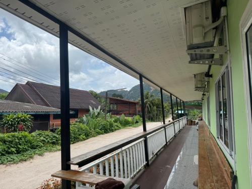 Khao Sok Jungle Hostel