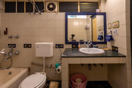 room detail thumbnail 2