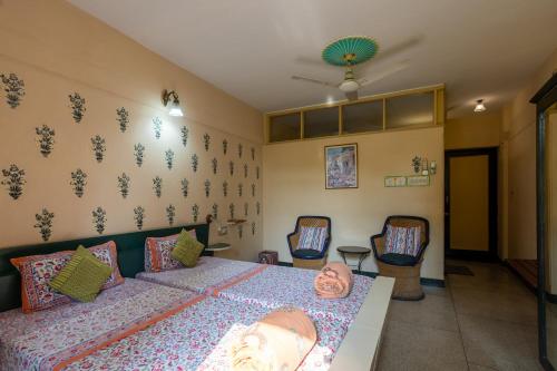 room detail thumbnail 1