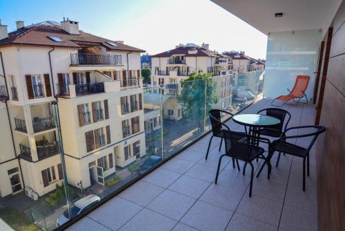 Two-Bedroom Apartment with Sea View image 1