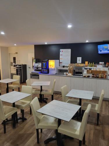 Brit Hotel Plaisance A9/A61