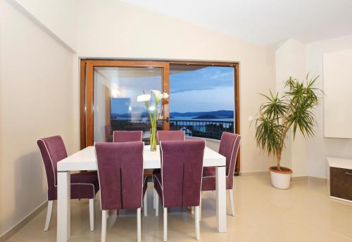 Two-Bedroom Apartment with Balcony and Sea View