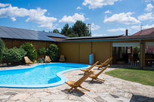 Swimming pool, Penzion Eden in Oblekovice